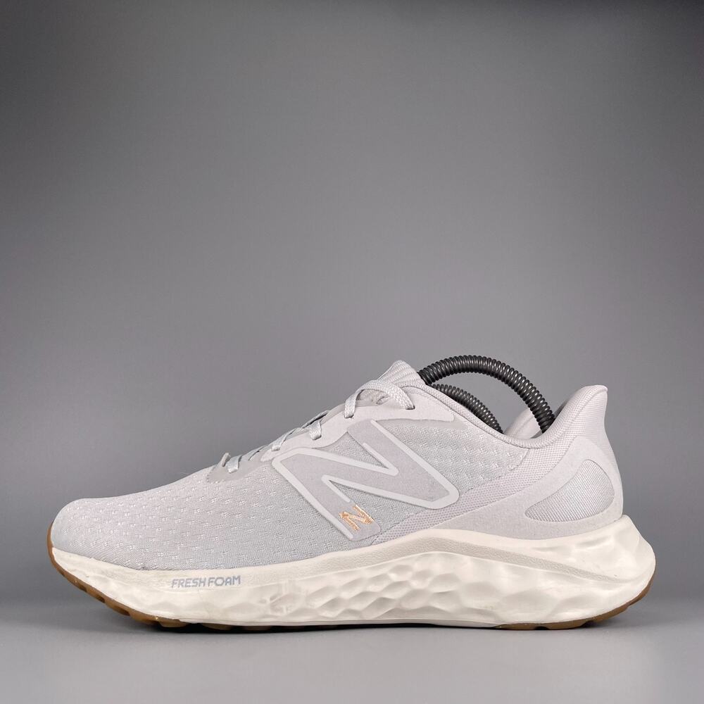 New Balance Fresh Foam Arishi V4 Women's 9.5 Gray White Running Sneaker Shoe EUC